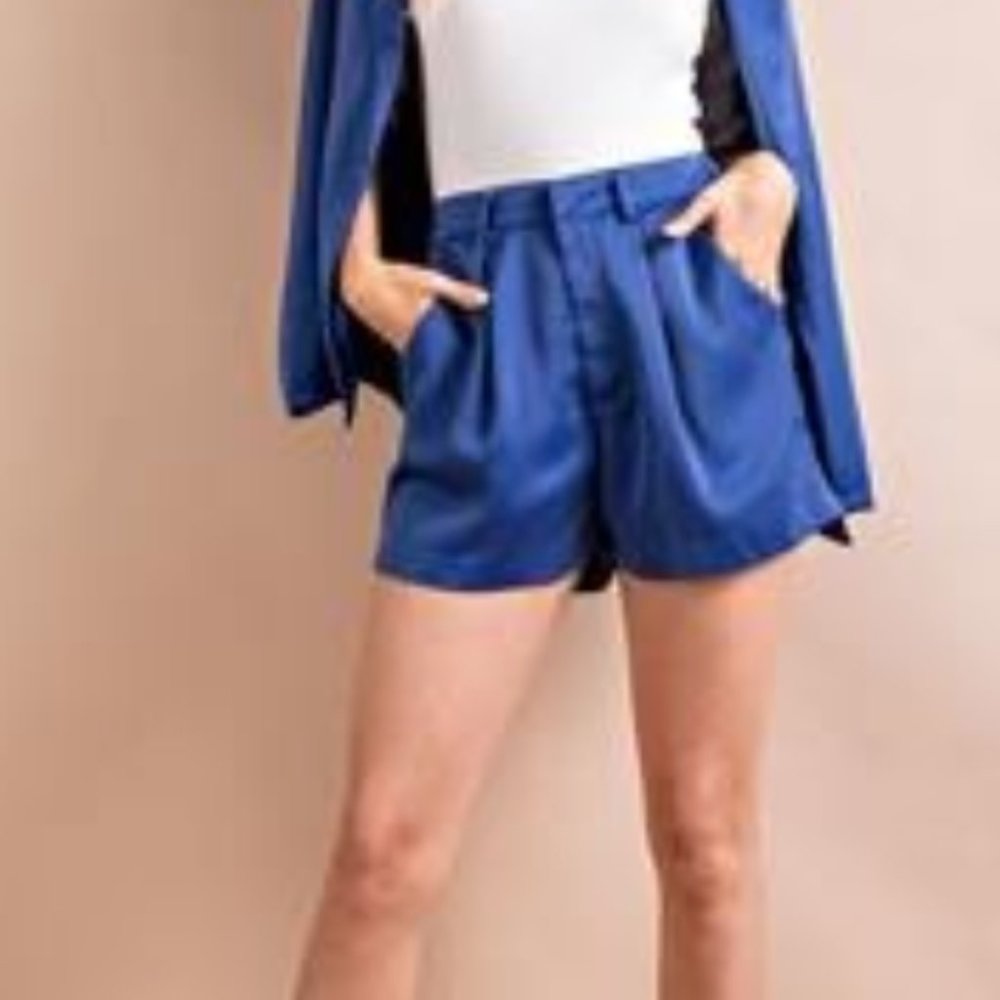 GLAM  High Waist Pleated Shorts - Size Large